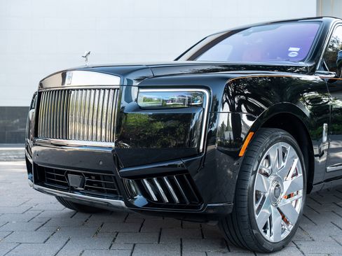 Used 2025 Rolls-Royce Cullinan image 8