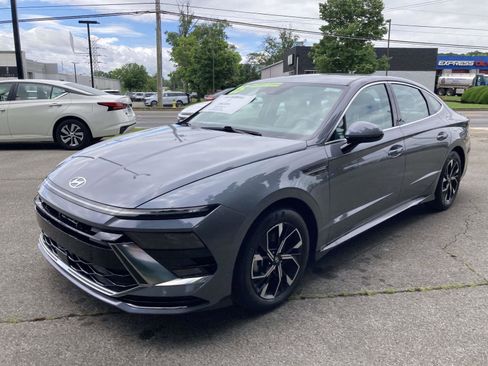 Used 2025 Hyundai Sonata SEL FWD image 9