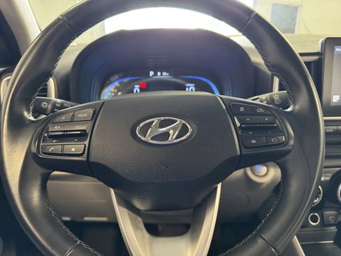 Used 2024 Hyundai Venue SEL image 20