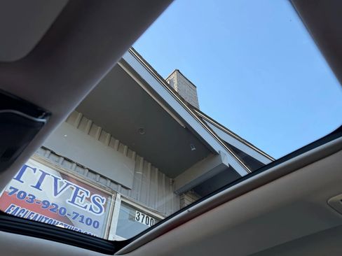 Used 2018 BMW 740i xDrive image 26