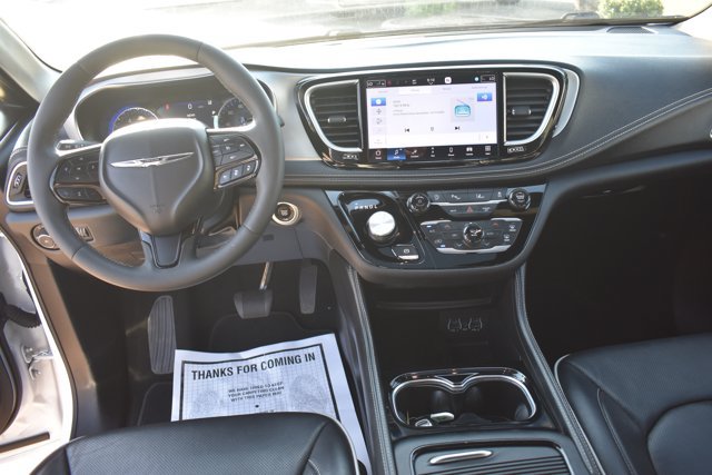 Used 2025 Chrysler Pacifica Limited FWD image 21