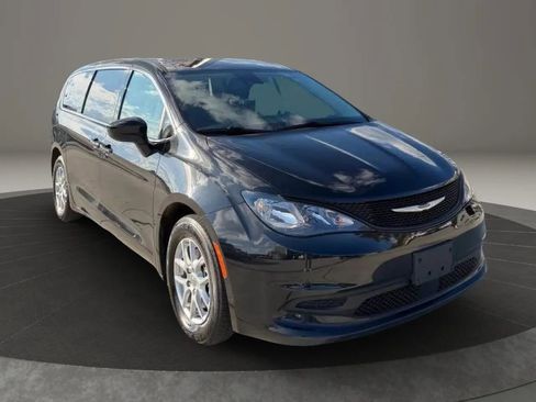 Used 2023 Chrysler Voyager LX FWD image 1