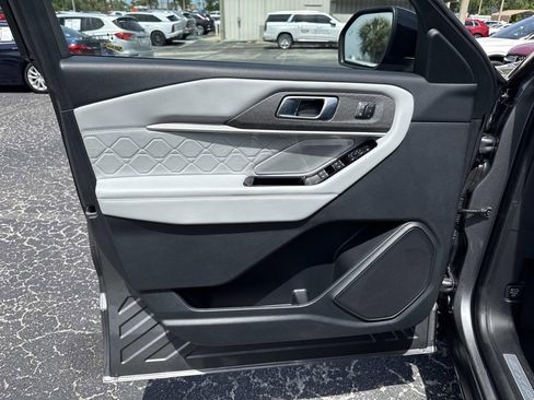 Used 2025 Ford Explorer Platinum w/ Ultimate Package AWD/4WD image 19