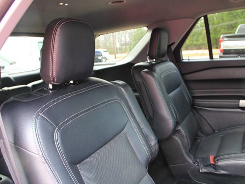 Used 2022 Ford Explorer XLT w/ Class IV Trailer Tow Package image 17