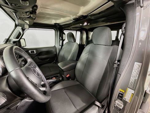 Used 2022 Jeep Gladiator Sport AWD/4WD image 9