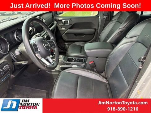 Used 2022 Jeep Wrangler Unlimited Sahara AWD/4WD image 9