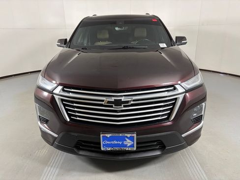 Used 2023 Chevrolet Traverse Premier FWD image 3