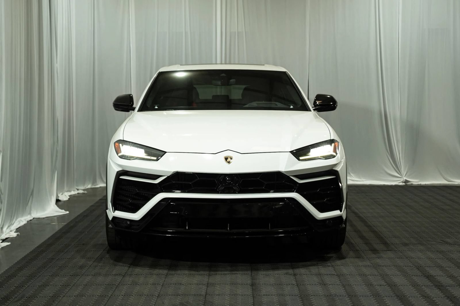 Used 2022 Lamborghini Urus AWD/4WD image 3