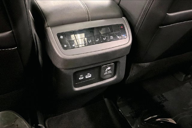 Used 2024 Nissan Pathfinder SL AWD/4WD image 34