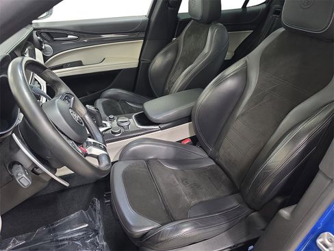 Used 2020 Alfa Romeo Stelvio Quadrifoglio image 20