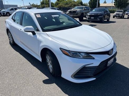 Used 2024 Toyota Camry LE FWD image 5