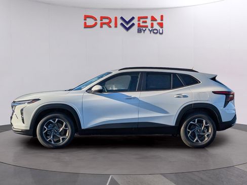 New 2026 Chevrolet Trax LT w/ Driver Confidence Package image 2