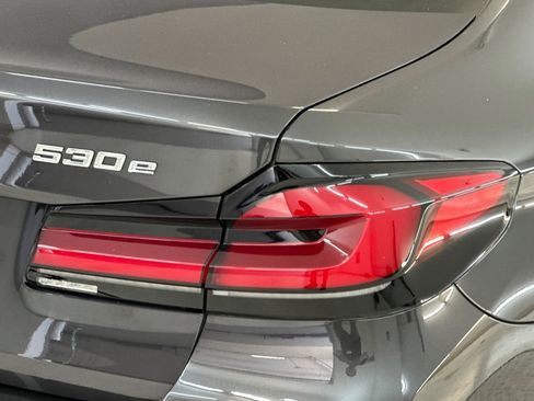 Used 2023 BMW 530e w/ Convenience Package image 12