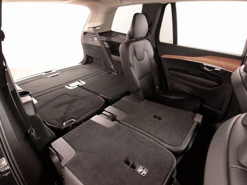 Used 2022 Volvo XC90 T6 Momentum w/ Advanced Package image 18