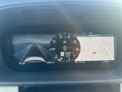 Used 2024 Land Rover Discovery Dynamic SE image 5