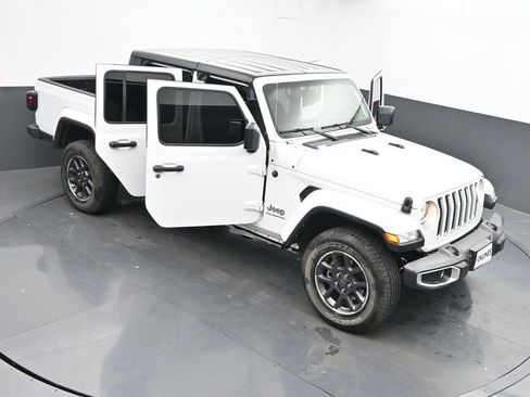 Used 2023 Jeep Gladiator Overland image 59