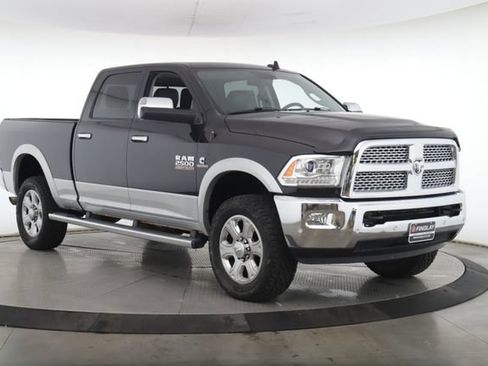 Used 2016 RAM 2500 Laramie AWD/4WD image 2