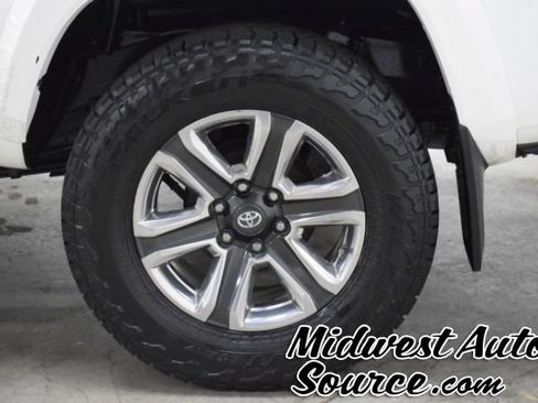 Used 2017 Toyota Tacoma Limited w/ Tow Package AWD/4WD image 7