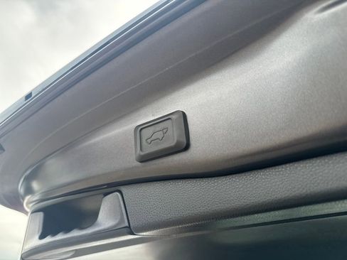 Used 2022 Toyota RAV4 XLE image 8