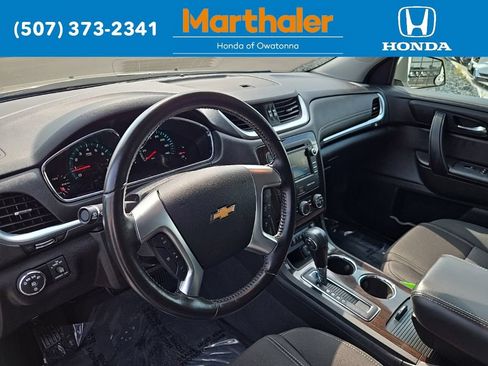 Used 2017 Chevrolet Traverse LT FWD image 11