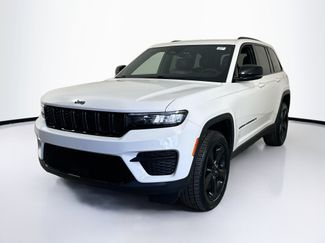 Used 2023 Jeep Grand Cherokee Altitude AWD/4WD video 1
