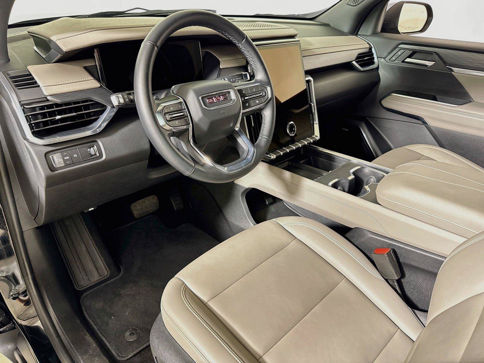 Used 2026 GMC Acadia Elevation w/ Elevation Premium Package FWD image 7