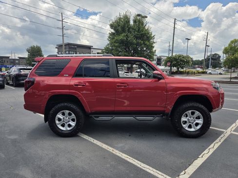 Used 2020 Toyota 4Runner SR5 AWD/4WD image 5