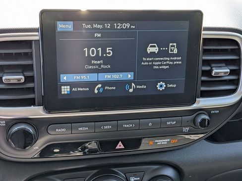 Used 2025 Hyundai Venue SEL FWD image 17