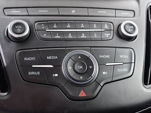 Used 2018 Ford Focus SE w/ Cold Weather Package FWD image 28