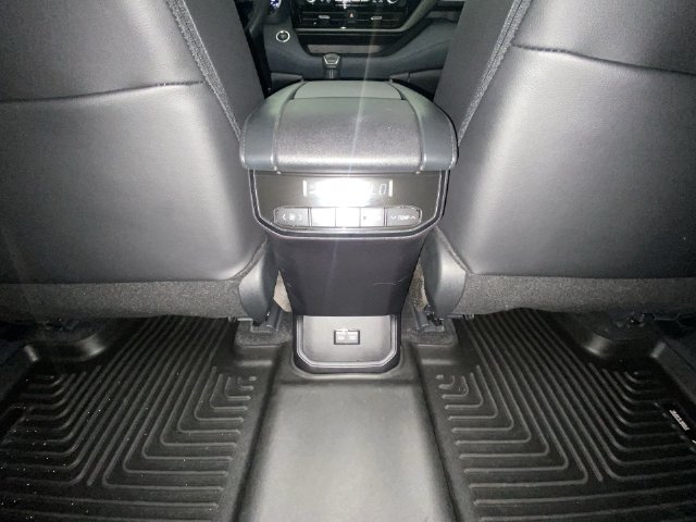 Used 2025 Toyota Highlander XLE AWD/4WD image 31