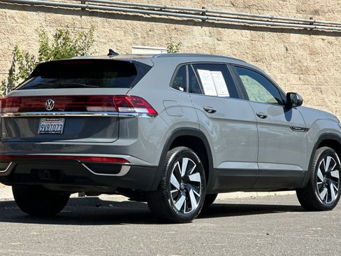 Used 2026 Volkswagen Atlas Cross Sport SE FWD image 3