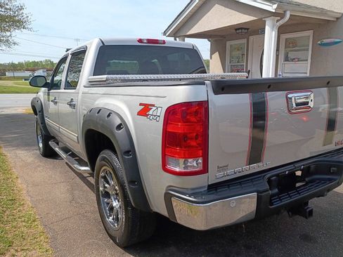 Used 2007 GMC Sierra 1500 SLE w/ SLE2 Preferred Package AWD/4WD image 8