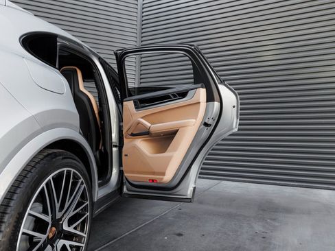 New 2025 Porsche Cayenne S AWD/4WD image 33