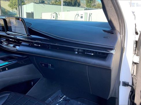 Used 2024 Cadillac Escalade ESV V w/ Heavy-Duty Trailer Package image 17