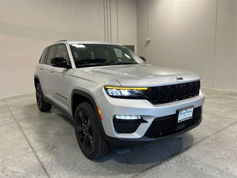 New 2025 Jeep Grand Cherokee Limited w/ Luxury Tech Group II image 4