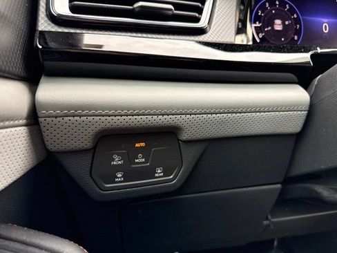 Used 2024 Volkswagen Atlas Peak Edition SEL AWD/4WD image 19