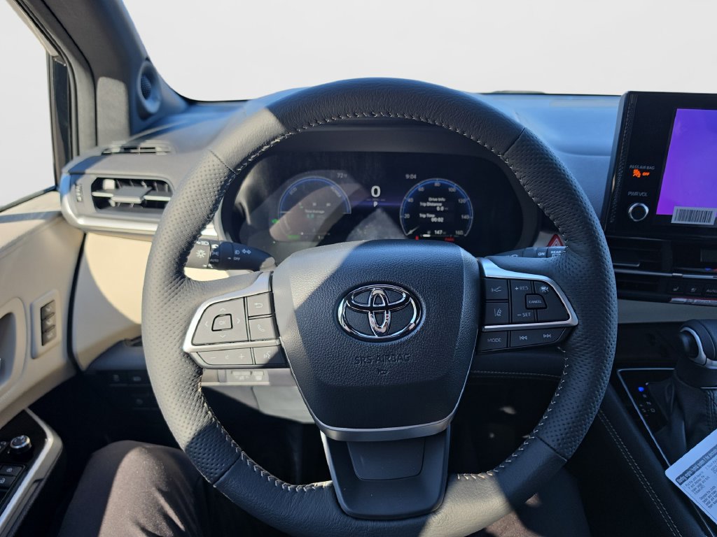 Used 2026 Toyota Sienna Platinum AWD/4WD image 18
