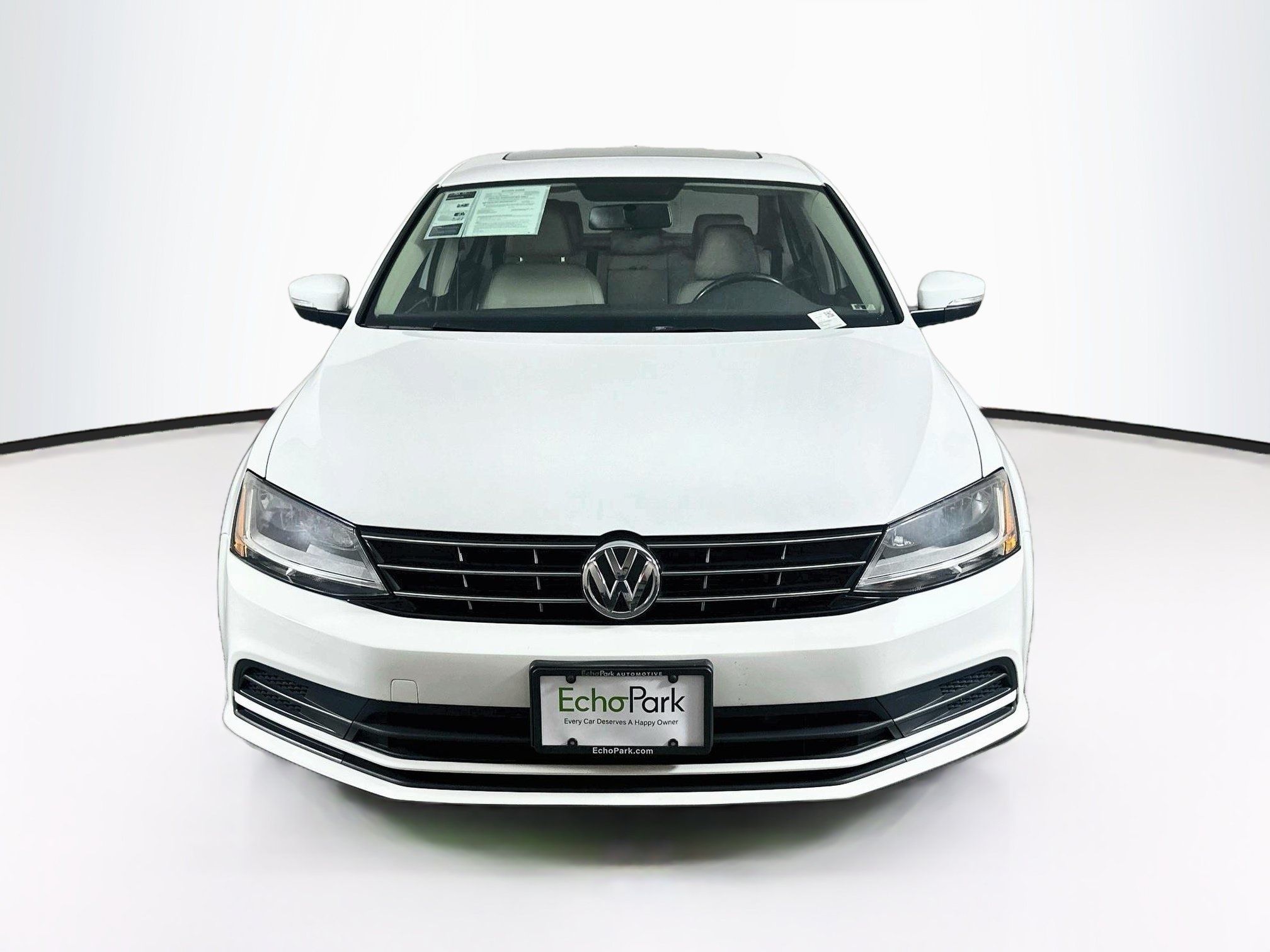 Used 2018 Volkswagen Jetta SE FWD image 2