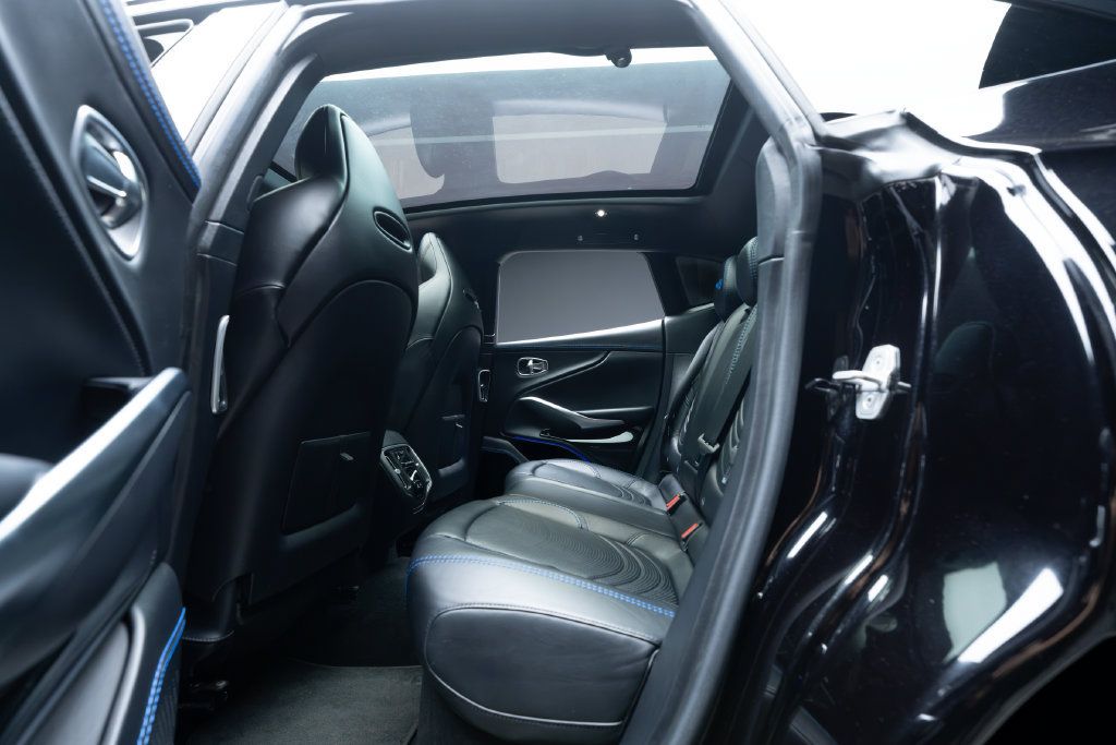Used 2022 Aston Martin DBX AWD/4WD image 40