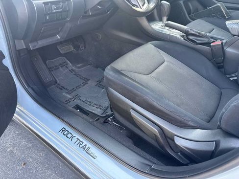 Used 2019 Subaru Crosstrek 2.0i w/ Eyesight System AWD/4WD image 14