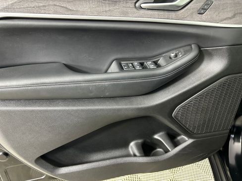 Used 2024 Jeep Grand Cherokee Limited w/ Luxury Tech Group II image 11