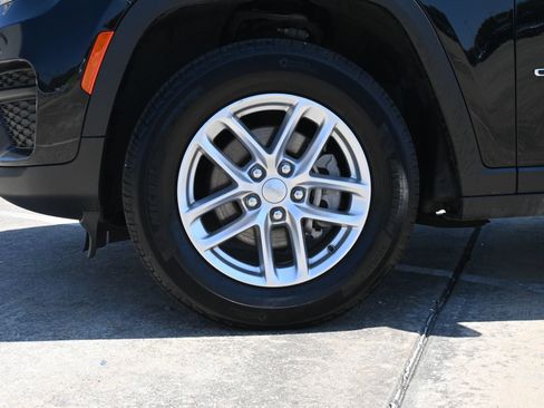 Used 2024 Jeep Grand Cherokee Laredo X RWD image 27