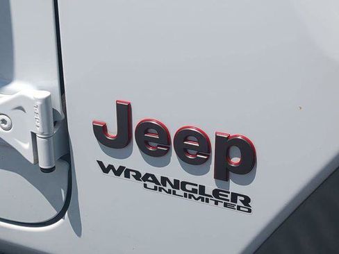 Certified 2022 Jeep Wrangler Unlimited Rubicon AWD/4WD image 13