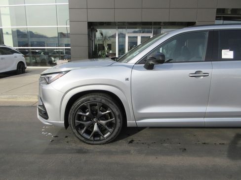 New 2025 Lexus TX 500h AWD image 2