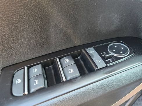 Used 2023 Kia Soul FWD image 34