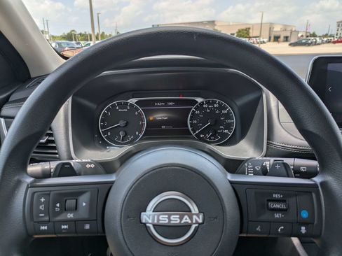 Used 2024 Nissan Rogue SV FWD image 28