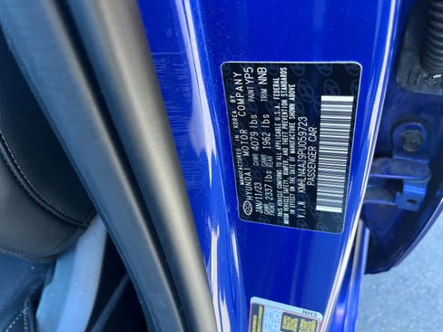 Used 2023 Hyundai Elantra Limited image 9