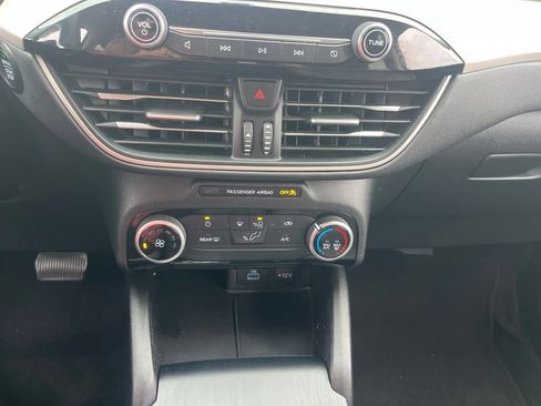 Used 2022 Ford Escape SE FWD image 18