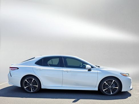 Used 2020 Toyota Camry XSE w/ Navigation Package FWD image 6