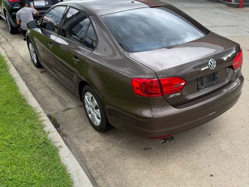 Used 2011 Volkswagen Jetta SE FWD image 4